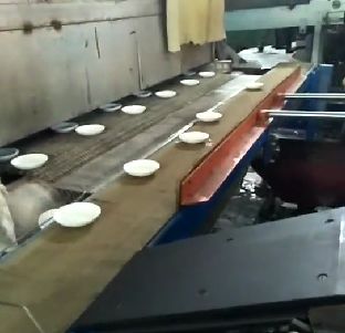 Kopen Witte ronde tafelglasproductielijn 380V opalen glasbekervormmachine online vervaardiging